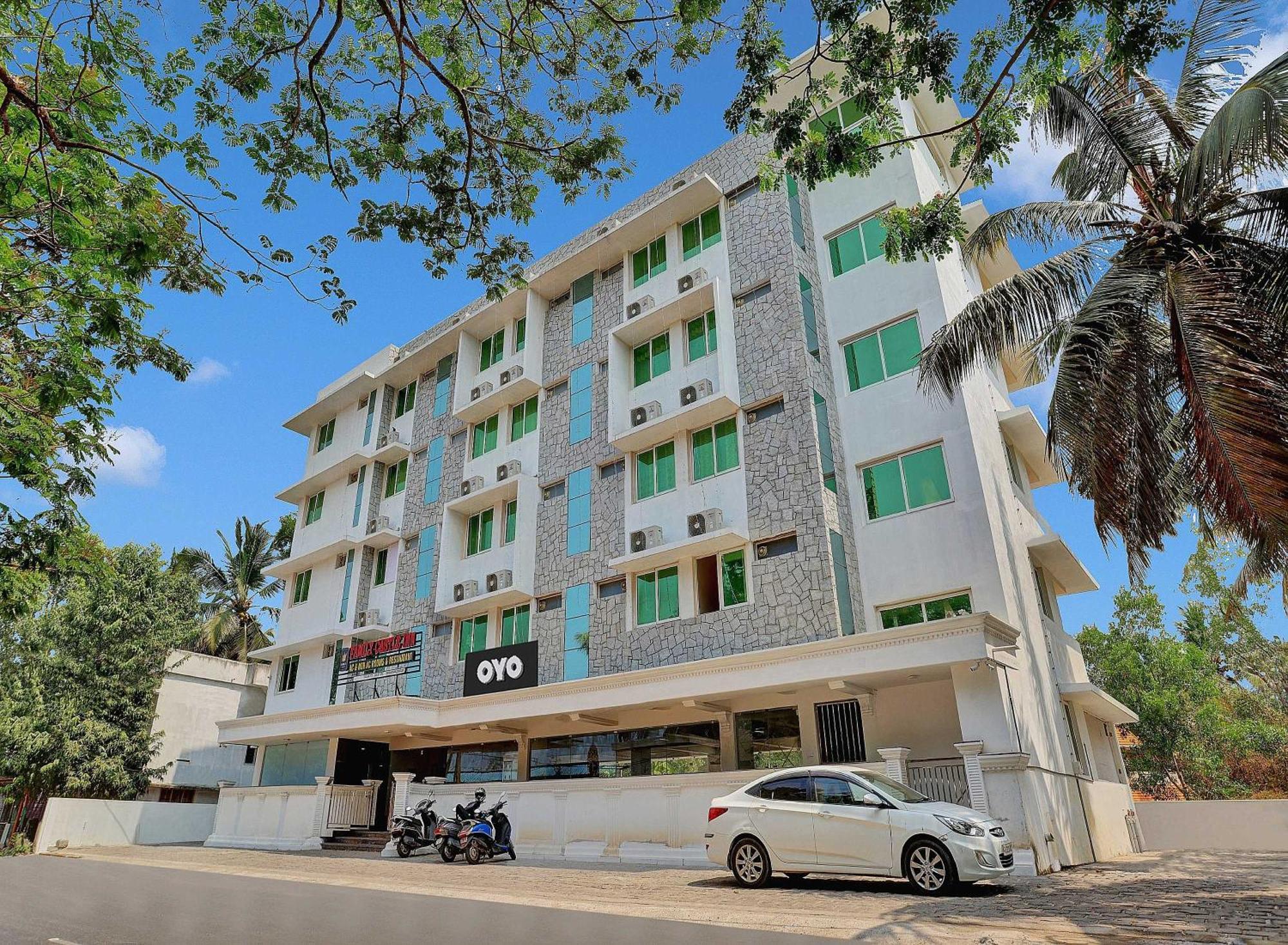 Hotel O Family Castle Inn Collection O تريفِندرم المظهر الخارجي الصورة