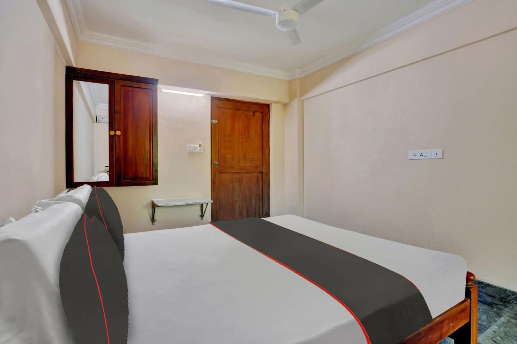 Hotel O Family Castle Inn Collection O تريفِندرم المظهر الخارجي الصورة